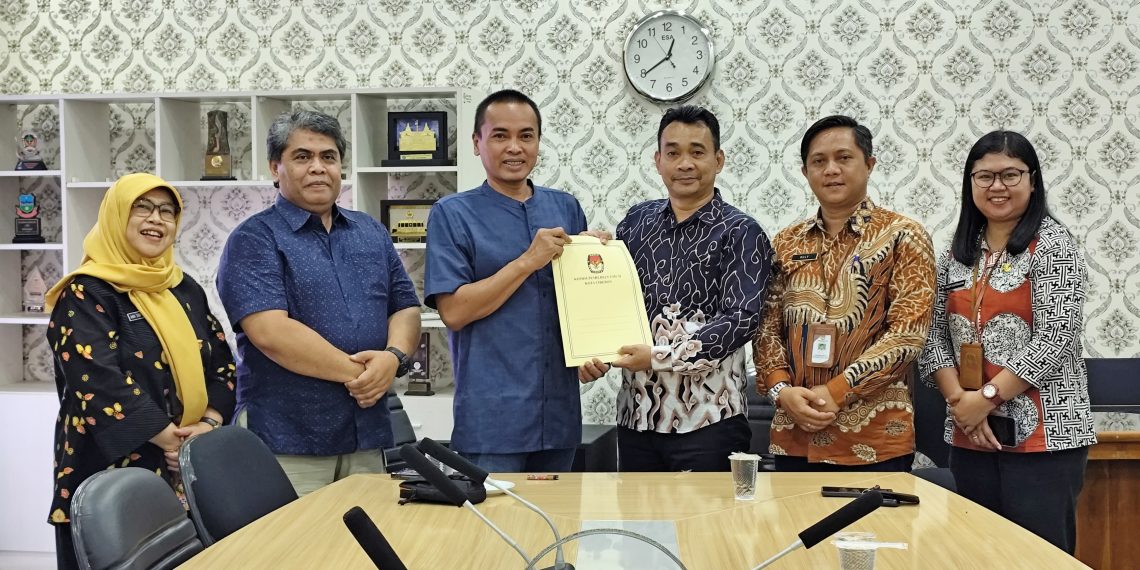 DPRD Terima Berkas Hasil Penetapan Walikota dan Wakil Walikota Cirebon Terpilih