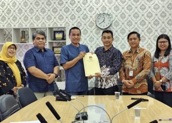 DPRD Terima Berkas Hasil Penetapan Walikota dan Wakil Walikota Cirebon Terpilih