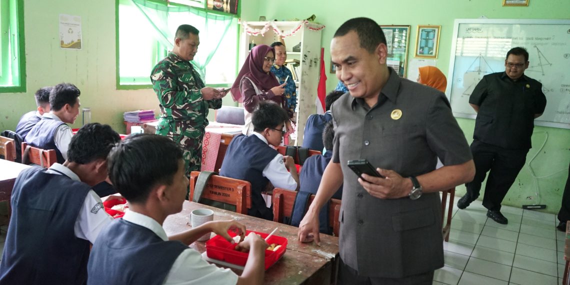 Komisi III DPRD Tinjau Pelaksanaan Makan Bergizi Gratis di SMPN 4 Kota Cirebon