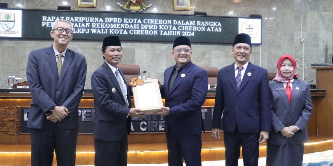 Rapat Paripurna, DPRD Sampaikan Rekomendasi LKPj Walikota Cirebon Tahun 2024