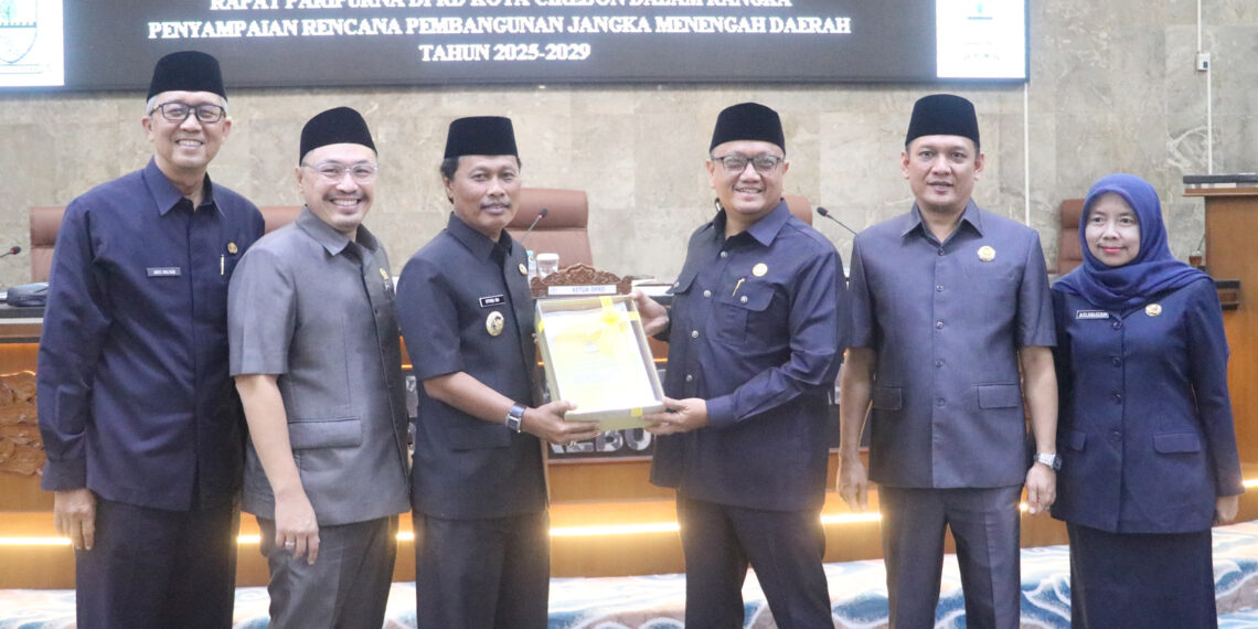 DPRD Terima Penyampaian Raperda RPJMD Kota Cirebon Tahun 2025-2029