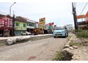 Komisi II DPRD Kota Cirebon Tinjau Progres Betonisasi Jalan Ciremai Raya