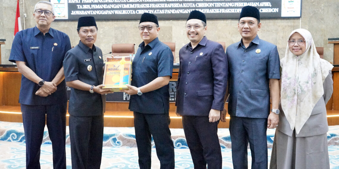 Fraksi-fraksi DPRD Kota Cirebon Sampaikan Pemandangan Umum Atas Raperda Perubahan APBD 2025