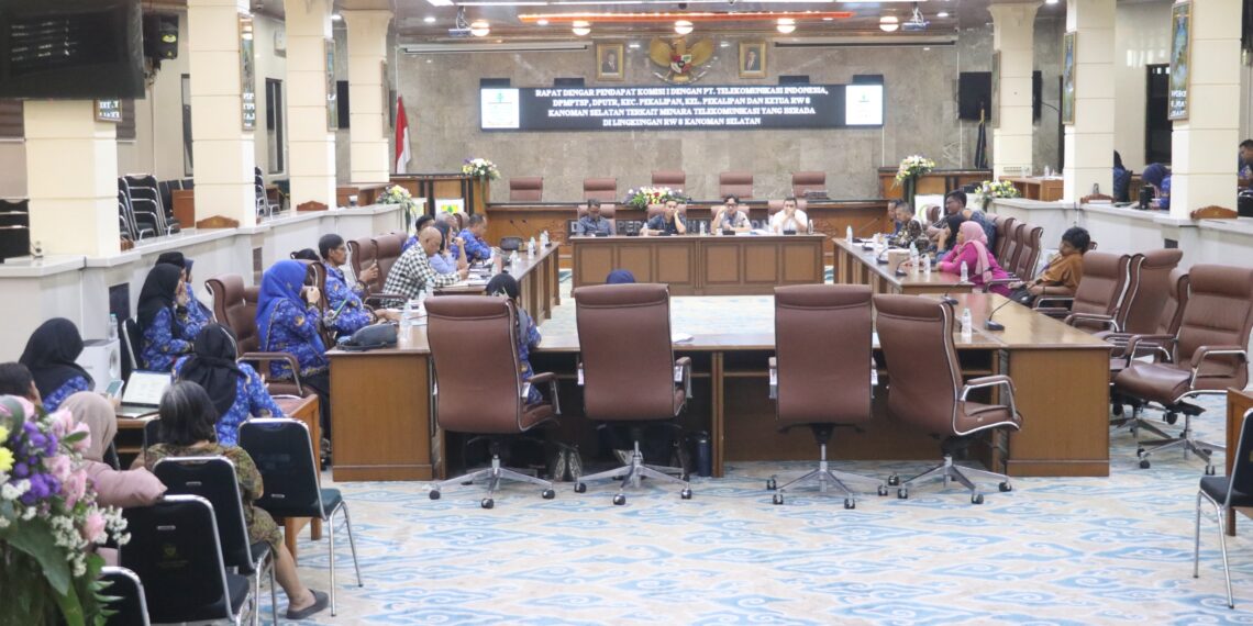 DPRD Minta Kaji Ulang Ijin Menara Dekat Keraton Kanoman